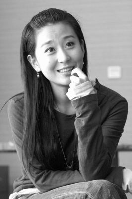 苗圃《维和警察》演国际女警 远赴国外抱不平