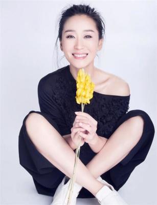 40岁苗圃带龙凤胎两娃出行,一家四口同框合影超有爱!
