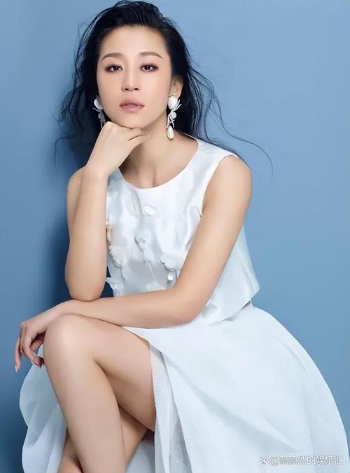 演员苗圃:嫁大19岁富商,婚后生一儿一女,如今一家四口幸福美满