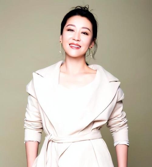 苗圃婚后隐退!嫁大19岁富商,背后原因曝光!